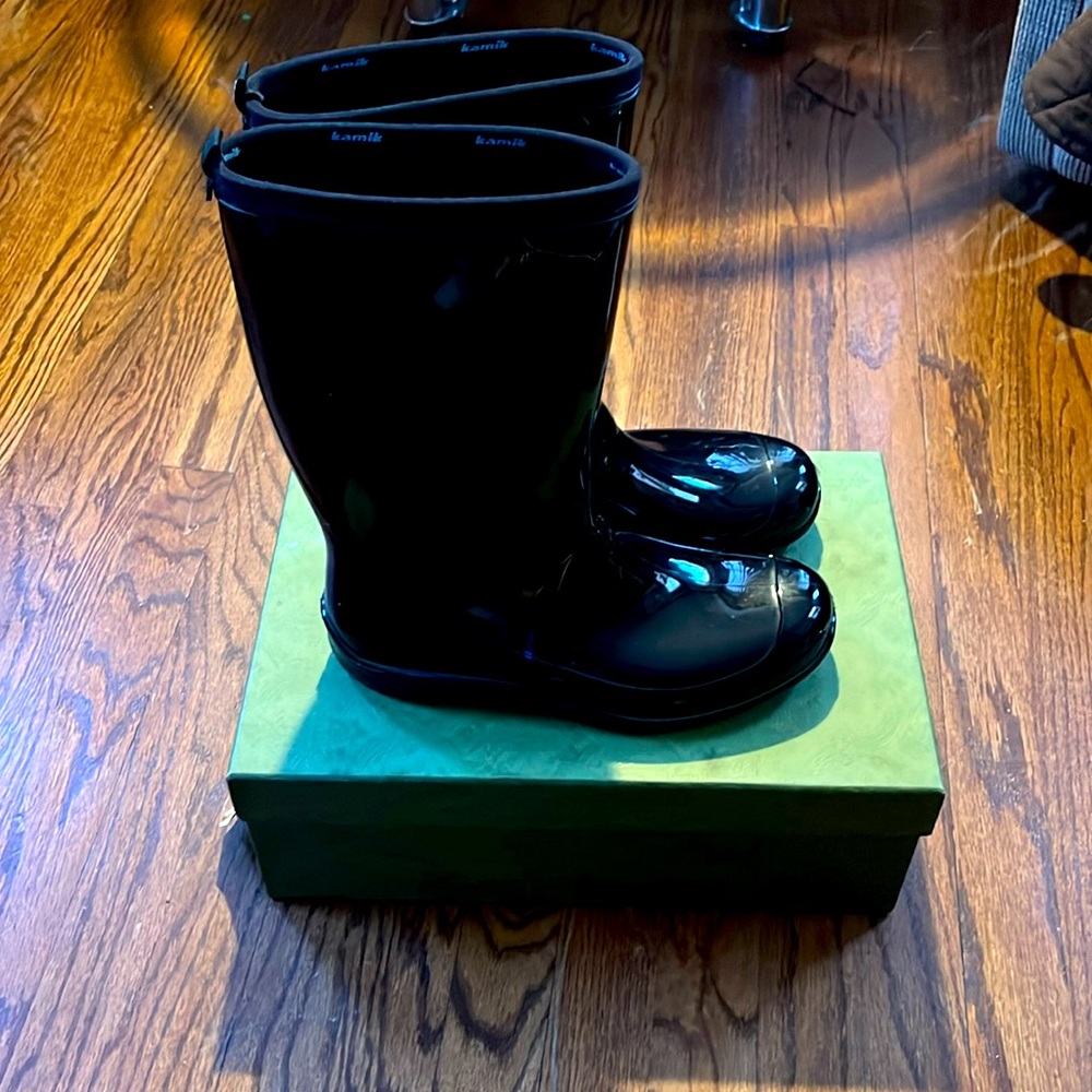 Kamik Black Rain Boots
Size 10